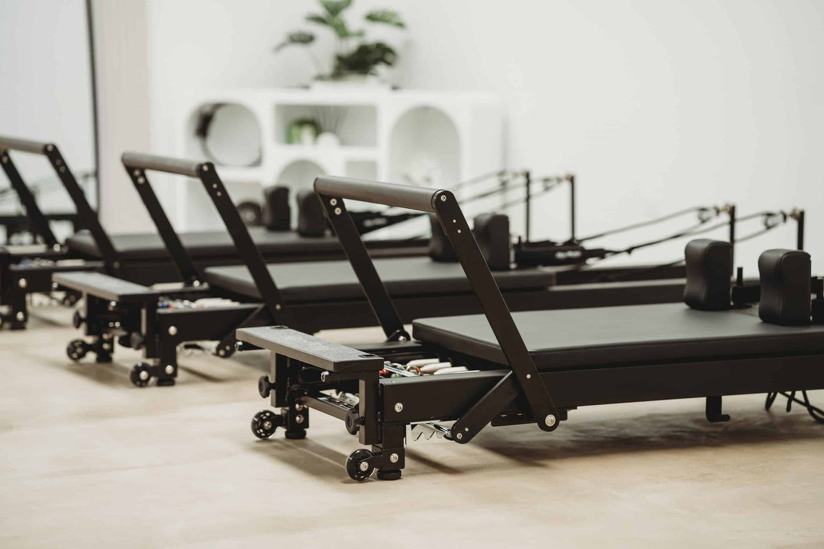 Align Pilates C8-Pro Noir, row of black reformers
