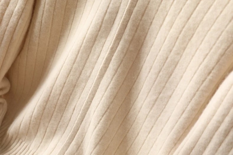Close view of the ribbed merino knit