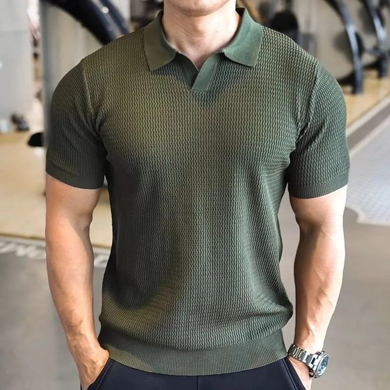Man wearing the Riviera knitted polo shirt in olive