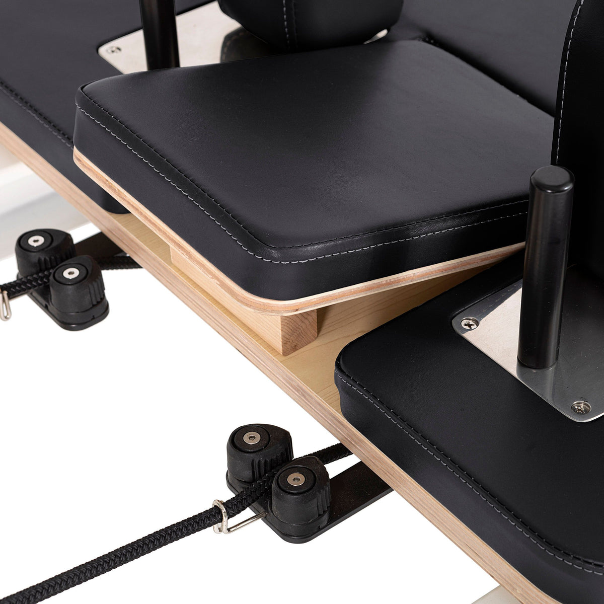 Carriage pads, standing platform and rope cleats, black